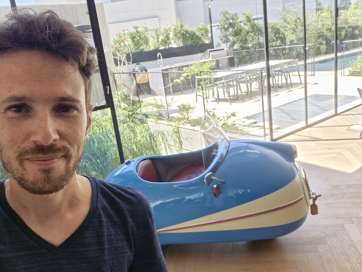 ברוטש מופטה, מכונית מיקרו קלאסית קטנה בצבע צהוב