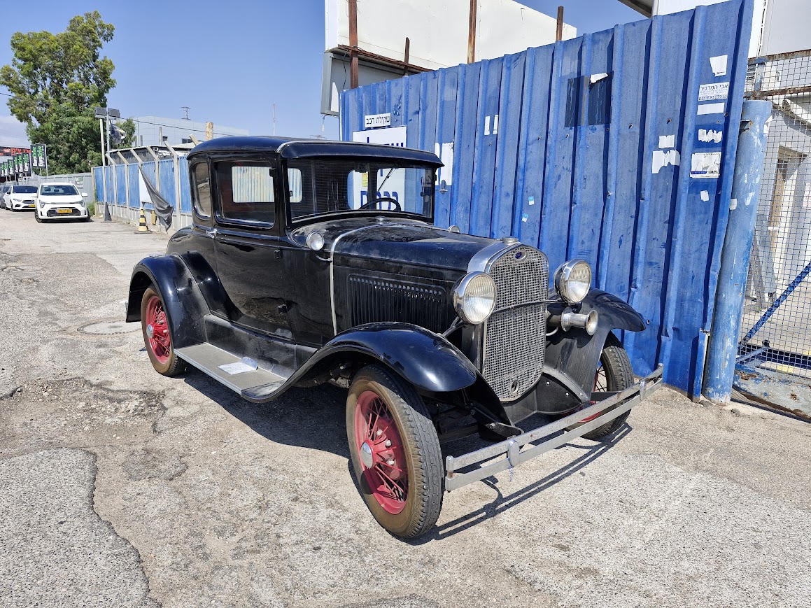 פורד מודל A, רכב אספנות קלאסי משנות ה-30 בצבע חום-שחור